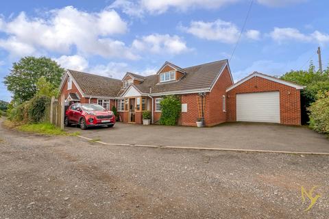 4 bed property, in Worcester WR6, £695,000