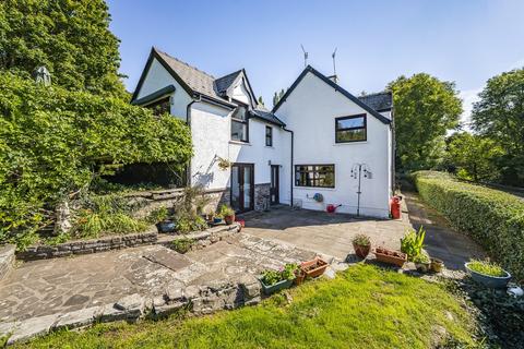 5 bed property, in Llansantffraed, £550,000