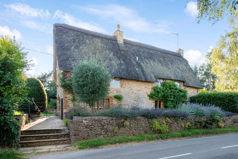 4 bed property, in Upper Tadmarton, £1,000,000