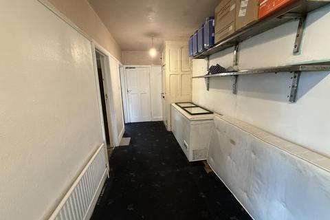 3 bed property, in Bargates, £175,000