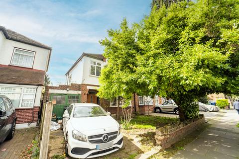 3 bed property, in Wimborne Avenue, £795,000