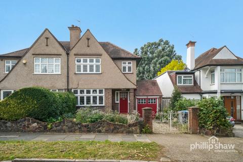 3 bed property, in Lapstone Gardens, £765,000