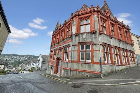 2 bed property, in Tamar Flats, £95,000