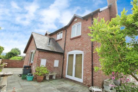 3 bed property, in New House & Yard, £550,000