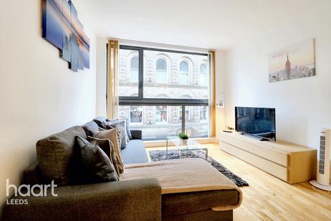 2 bed property, in 2 Crown Street, £160,000