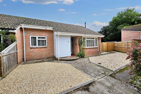 2 bed property, in Shroton / Iwerne Courtney, £315,000