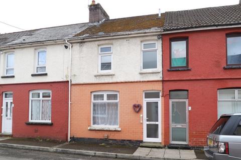 2 bed property, in Rectory Road, £112,000