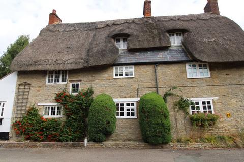 2 bed property, in PEVERS LANE, £200,000