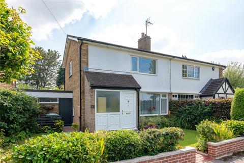 2 bed property, in Grange Avenue, £270,000