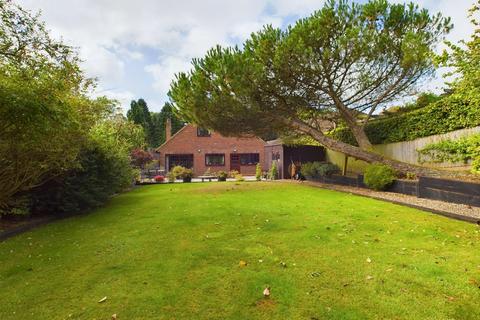 5 bed property, in Fagnall Lane, £1,095,000