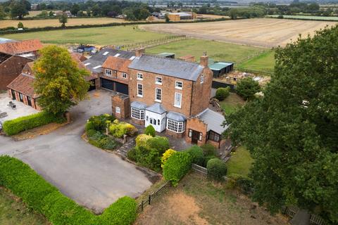 5 bed property, in Tiln Lane, £650,000
