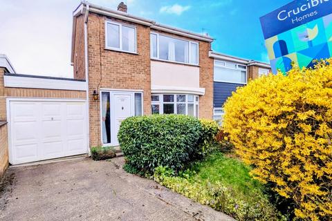 3 bed property, in Sunnybank Crescent, £190,000