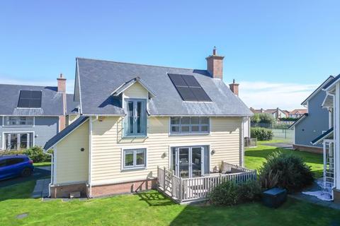 3 bed property, in Dune View, £550,000