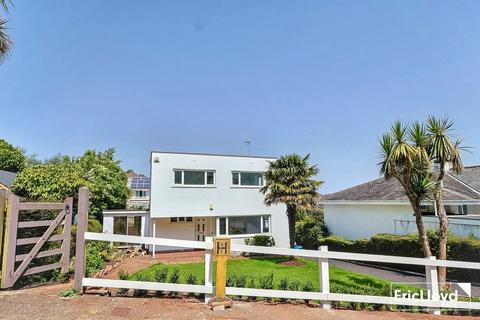 3 bed property, in North Rocks Road, £497,500