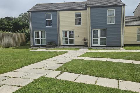 2 bed property, in Perran View Holiday Park, £90,000