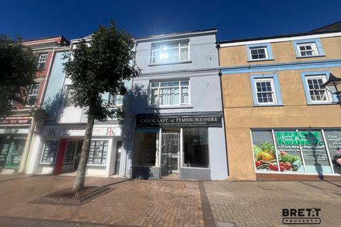 3 bed property, in Charles Street, £130,000