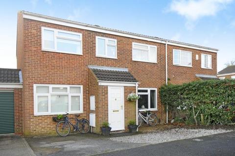 6 bed property, in James Wolfe Road, £500,000