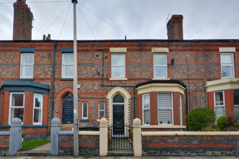2 bed property, in Neville Road, £116,000
