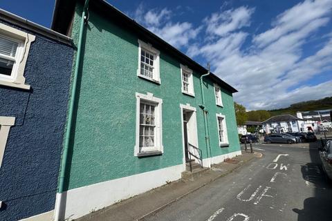 Land, in Corner Alban Sq/Albert Street, £280,000
