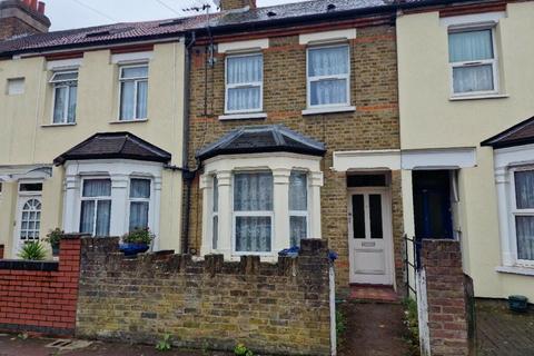 2 bed property, in Shrubbery Road, £535,000