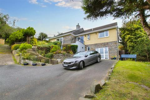 4 bed property, in Longdown Bank, £395,000