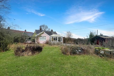 2 bed property, in Tentree Road, £400,000
