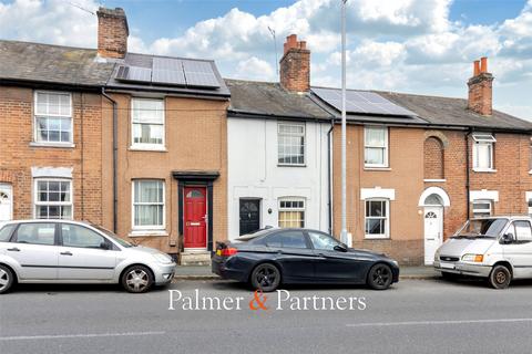 2 bed property, in Ipswich Road, £170,000