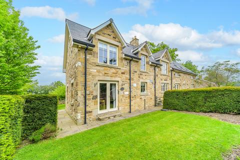 2 bed property, in Cloister Cottage, £300,000