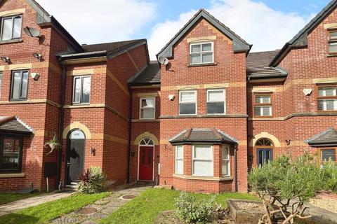 4 bed property, in Ash Lawns, £325,000