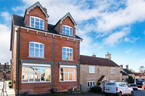 4 bed property, in Market Place, £400,000