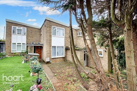 2 bed property, in Spring Drive, £260,000