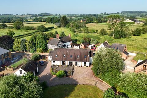 5 bed property, in Waldley Lane, £780,000