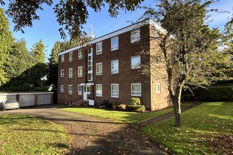 2 bed property, in Highbridge Road, £130,000