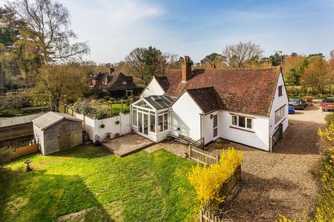 2 bed property, in Hever Castle, £725,000