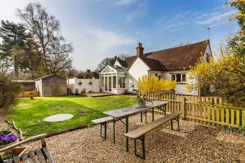 2 bed property, in Hever Castle, £725,000