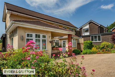 5 bed property, in Tandlewood Park, £545,000