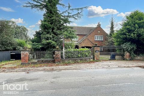 4 bed property, in Fridaybridge Road, £650,000