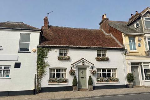 3 bed property, in Bridge Street, £550,000