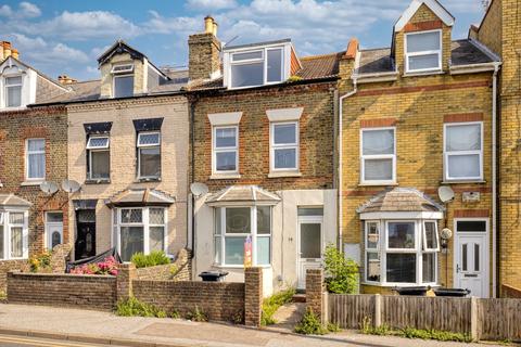 3 bed property, in Boundary Road, £200,000