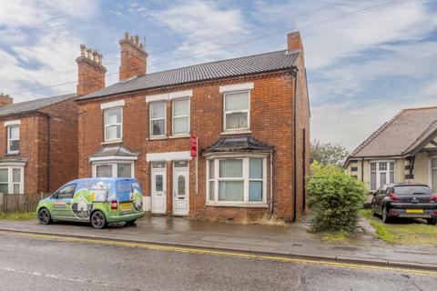 5 bed property, in Fydell Street, £189,950