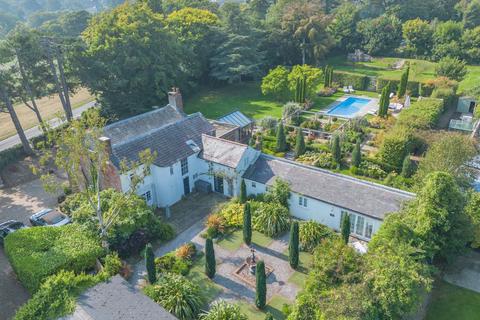 5 bed property, in Sandwich Road, £1,600,000