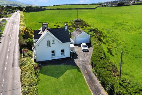 4 bed property, in Woolacombe Station Road, £400,000