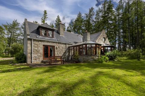 3 bed property, in Pitcaple AB51, £450,000