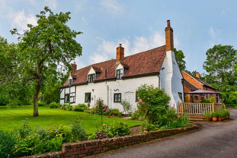 5 bed property, in Longdon, £790,000