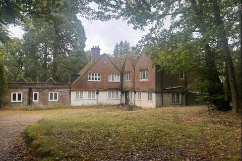 4 bed property, in Little Tile House, £600,000