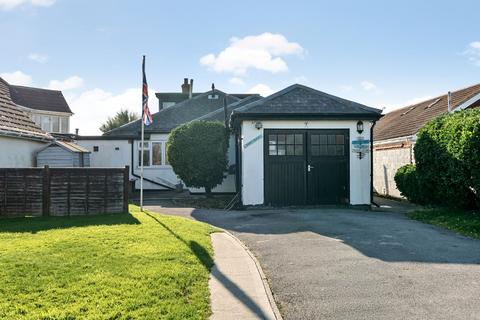 5 bed property, in Clayton Road, £625,000