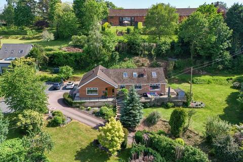 4 bed property, in Bank Road, £650,000