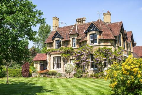 3 bed property, in Burford Lodge, £799,950