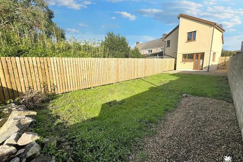 4 bed property, in Pembrey Road, £250,000