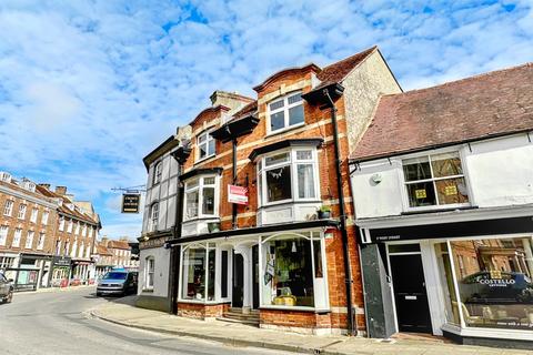 3 bed property, in Blandford Town Centre, £375,000